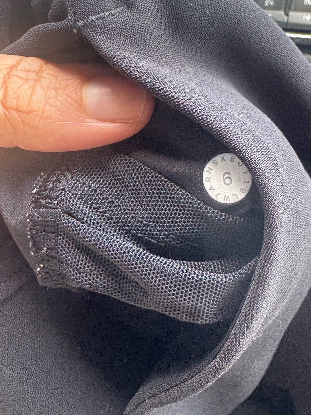 Lululemon On The Fly Short Woven 2.5" Black Size 6 Travel Casual Drawstring